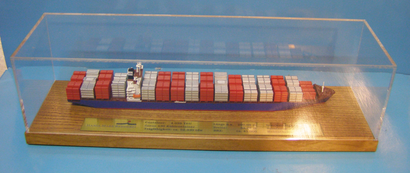 Containerfreighter "Mare Atlanticum" Hansa Mare 4038 TEU (1 p.) AT 2000 from Conrad